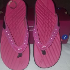 Speedo womens Activate thong sandals sz7